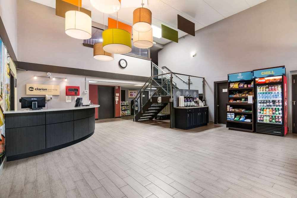 Clarion Pointe Jamestown - Falconer 2