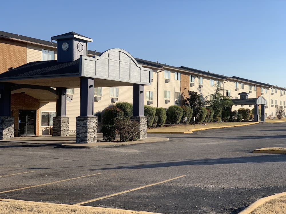 Brentwood Inn Clinton 1