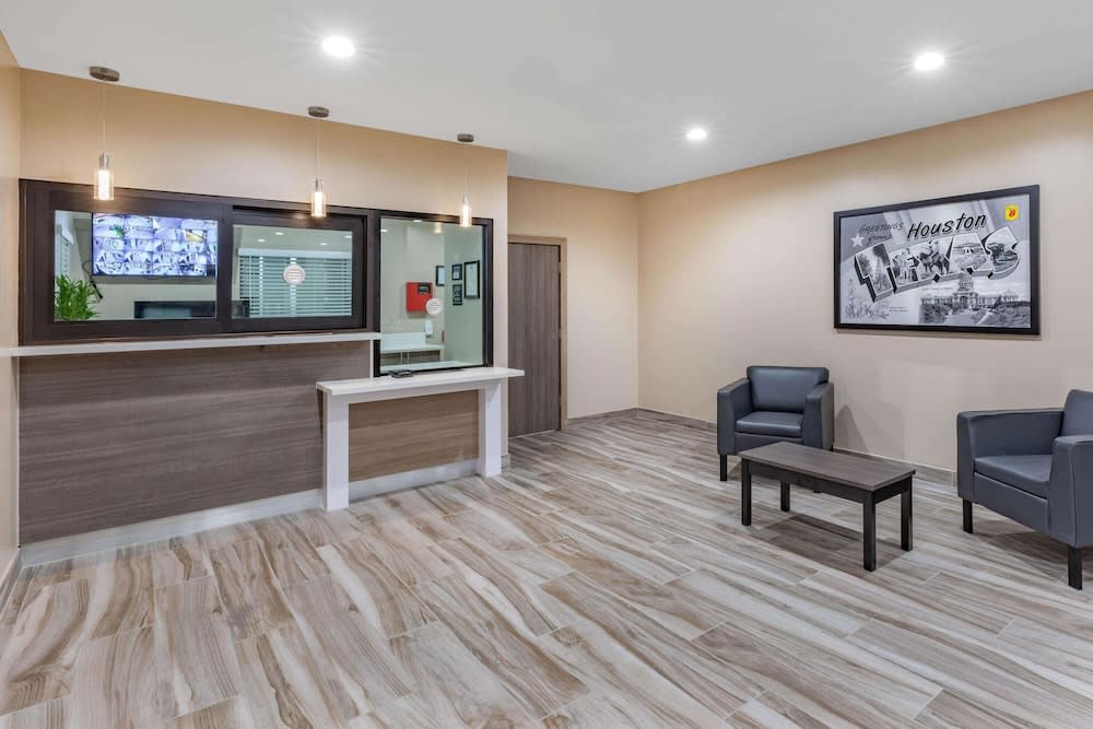 Super 8 by Wyndham Houston NW Beltway 8-West Rd 2