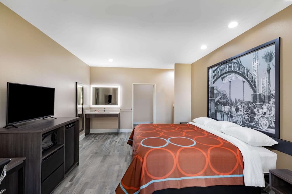 Super 8 by Wyndham Houston NW Beltway 8-West Rd 1