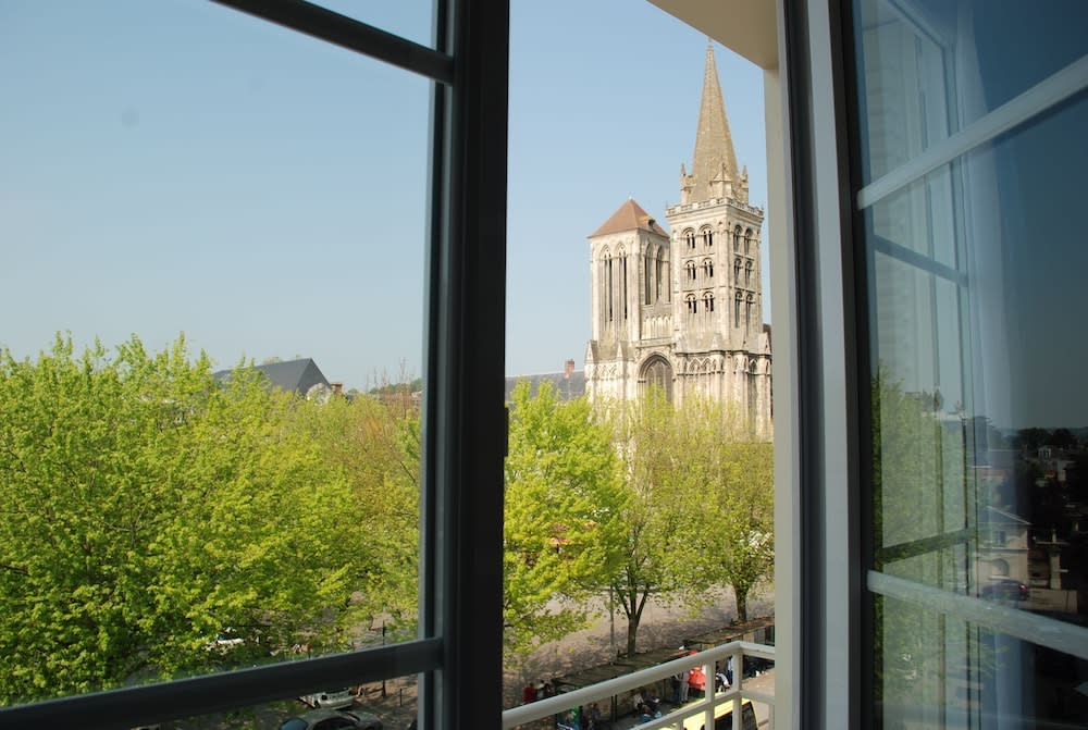 Hôtel Cathédrale, Lisieux 1