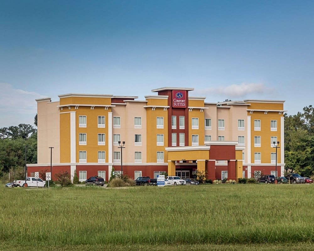 Comfort Suites near Tanger Outlet Mall 1