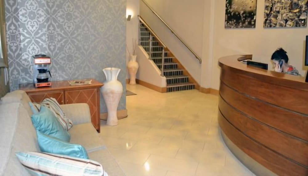 Carrick Plaza Suites and Apartments 1