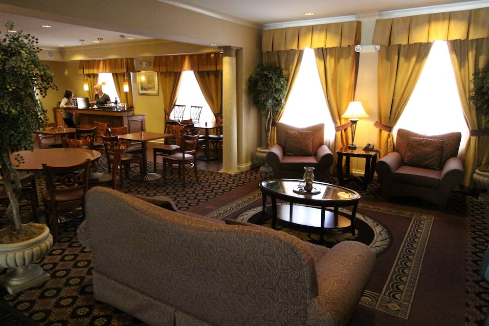 Best Western PLUS Hannaford Inn & Suites 2