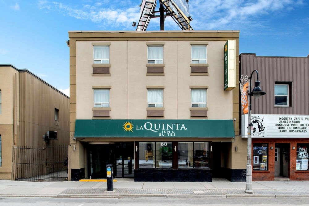 La Quinta Inn & Suites by Wyndham Oshawa 1