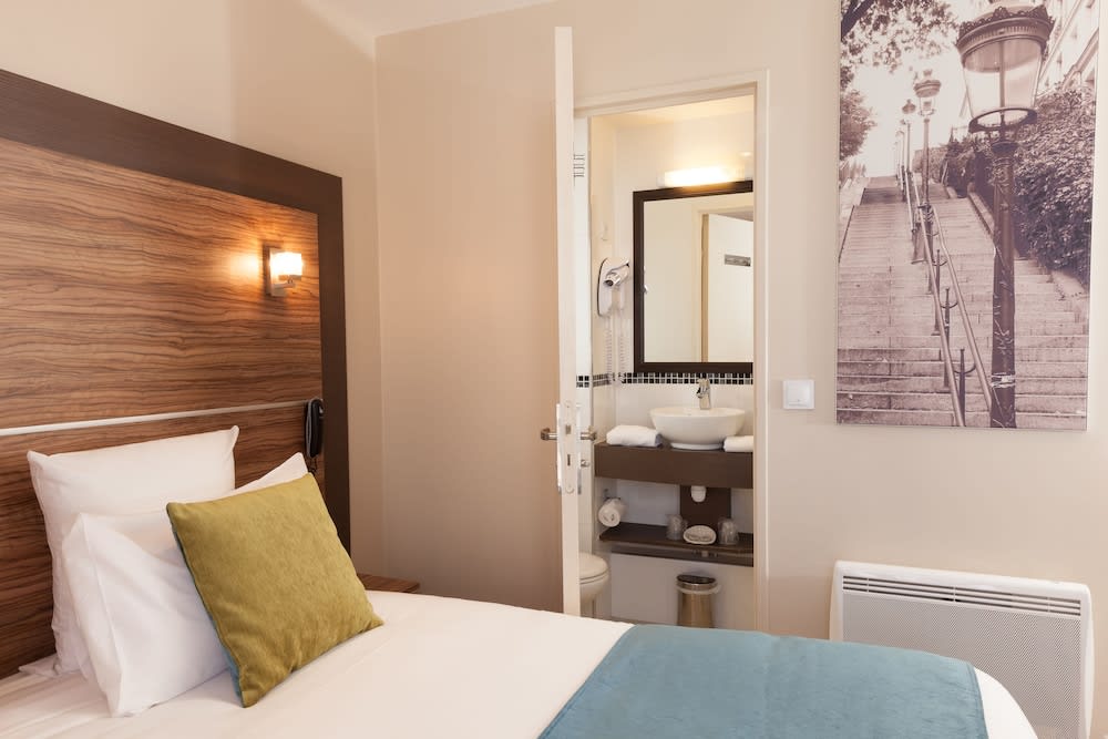 Hotel Apolonia Paris Montmartre; Sure Hotel Collection by Best Western 4