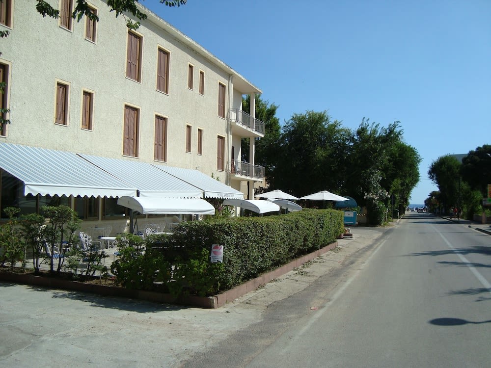 Hotel Sandalyon 1