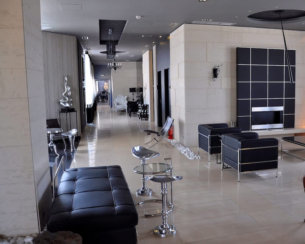 Gallery Art Hotel 2