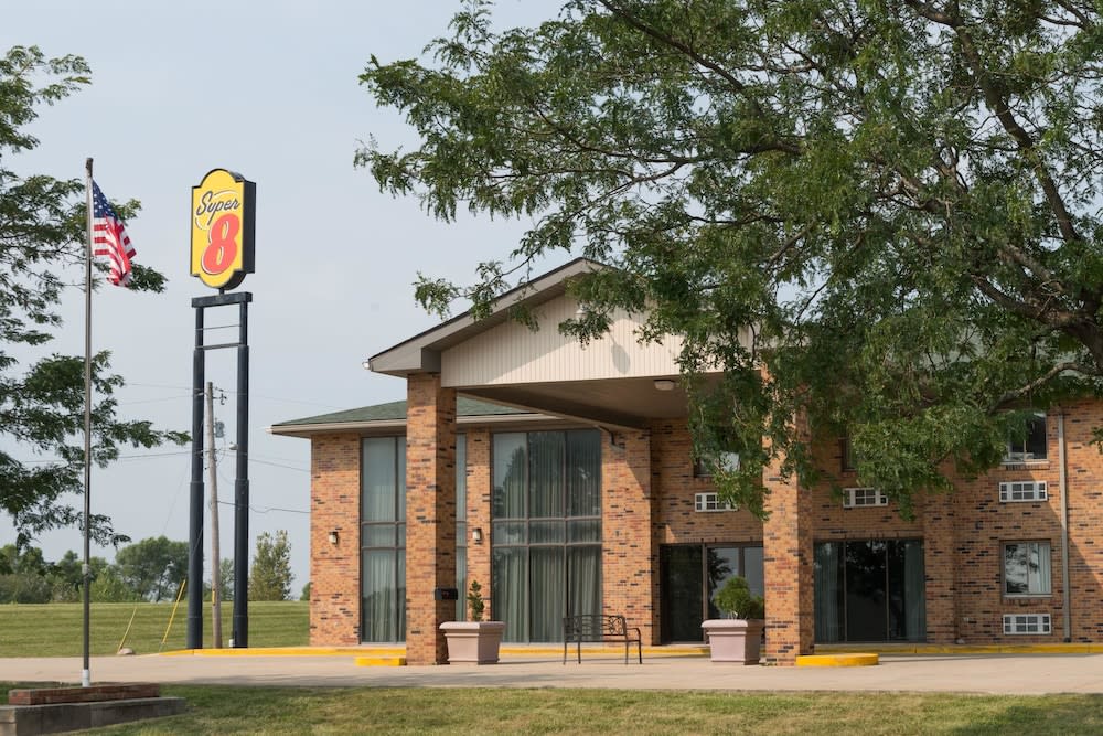 Super 8 by Wyndham Staunton 1