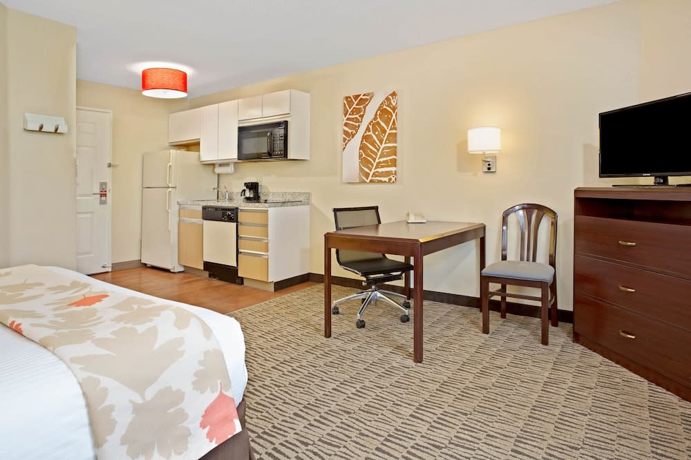 MainStay Suites Cincinnati Blue Ash 3
