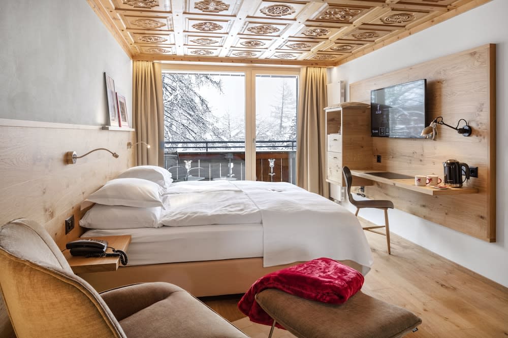 Swiss Alpine Hotel Allalin 4