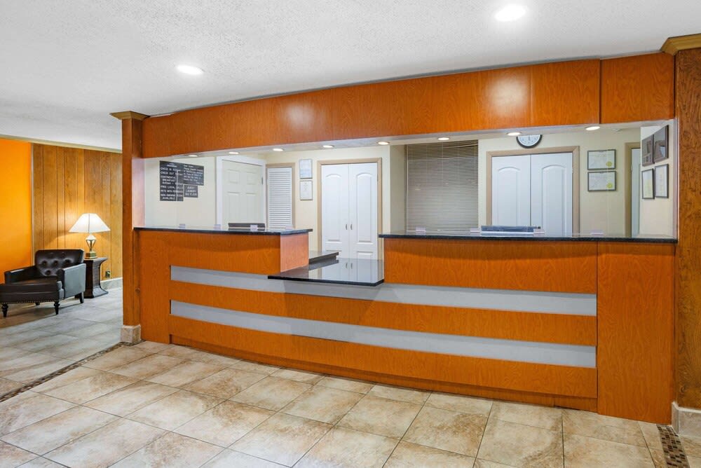 Howard Johnson by Wyndham Staunton 2