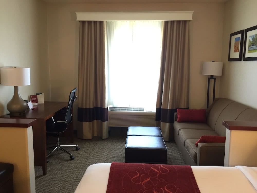 Comfort Suites Near Six Flags Magic Mountain 5