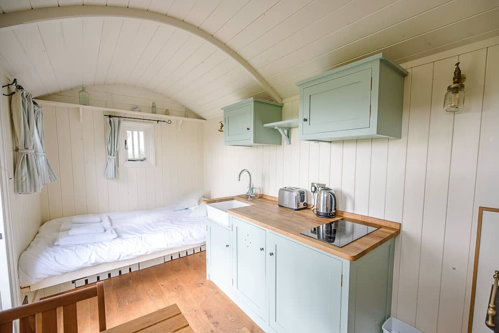 Sage Shepherds Hut, Boundary Farm Cottages 2
