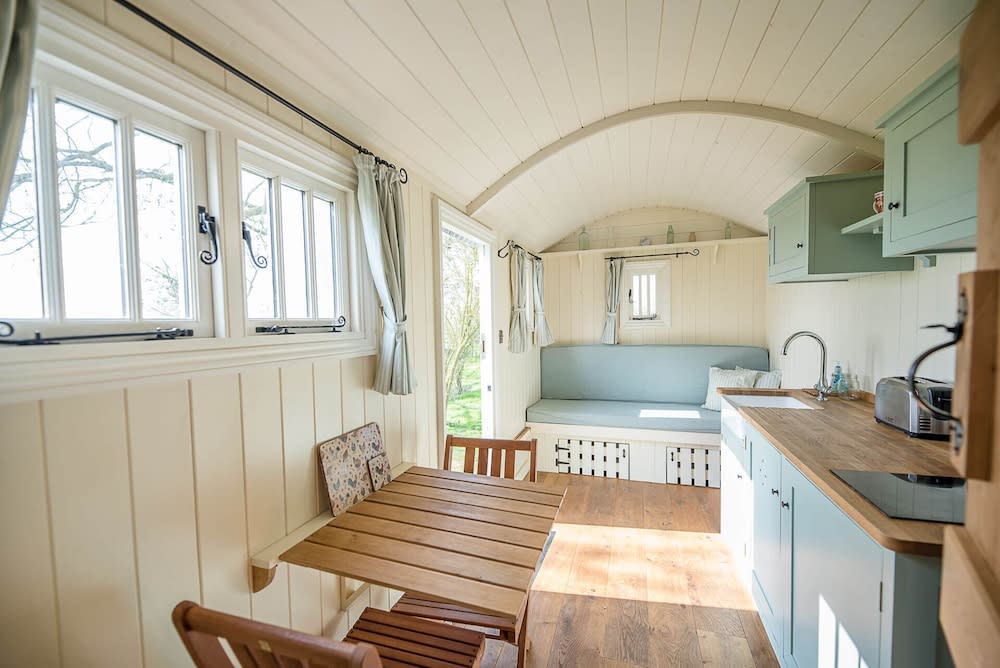 Sage Shepherds Hut, Boundary Farm Cottages 3