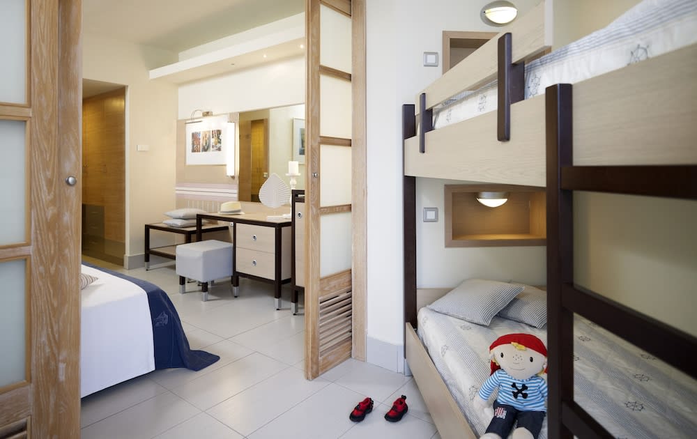 Esperides Beach Resort 4