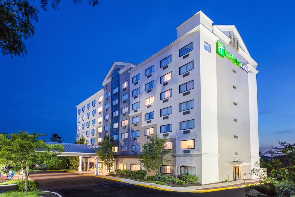 Holiday Inn Express Hauppauge-Long Island 1