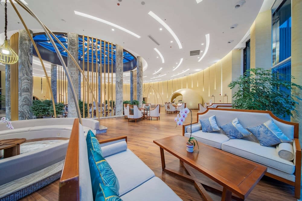 Howard Johnson By Wyndham Lake Serenity Hotel Neijiang 2