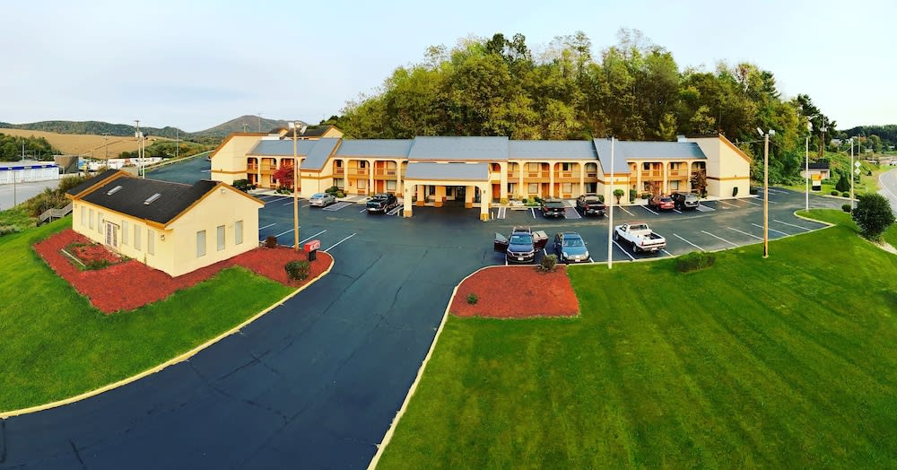 Super 8 by Wyndham Fort Chiswell Wytheville Area 1