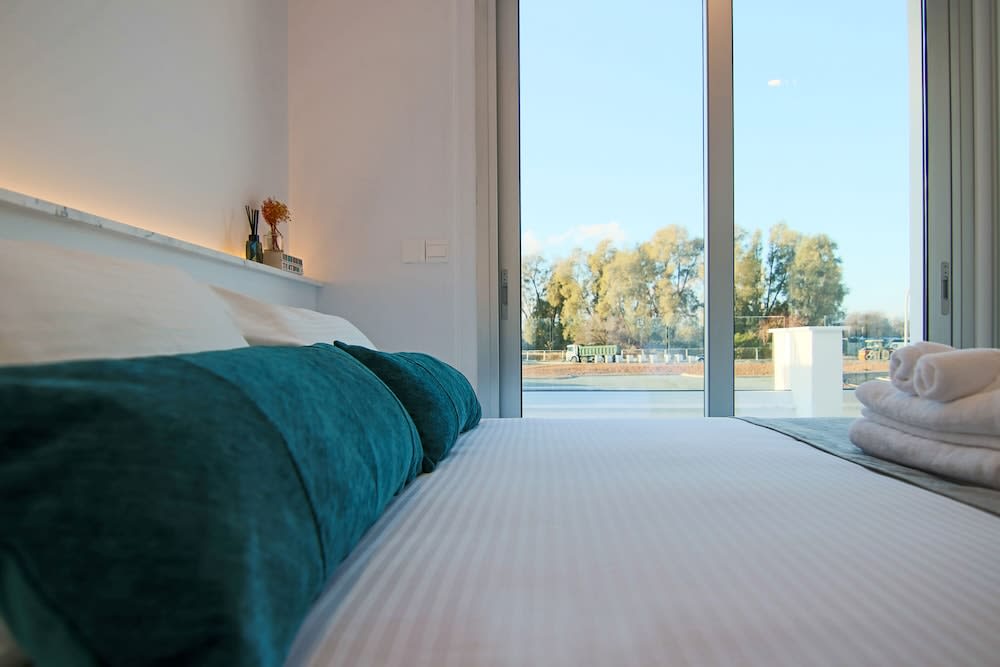 Phaedrus Living - Seaside Deluxe Flat Harbour 107 1
