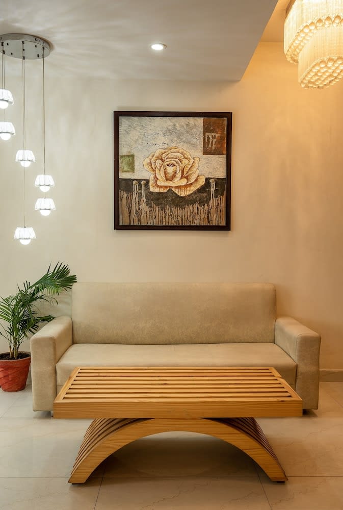 Hotel White Rock By The Solitaire Hospitality 5