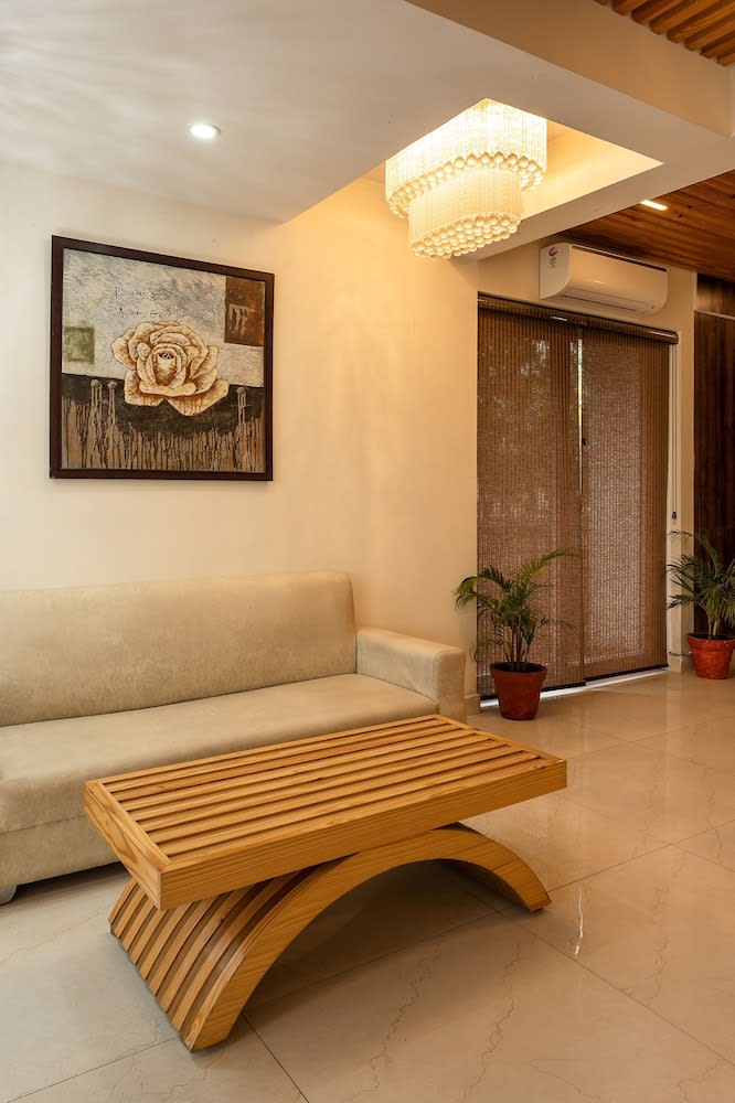 Hotel White Rock By The Solitaire Hospitality 3