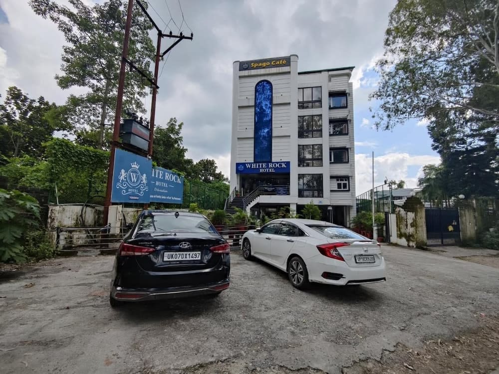 Hotel White Rock By The Solitaire Hospitality 1