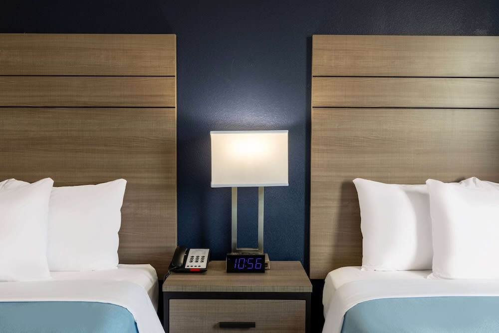 Baymont by Wyndham Laredo 5