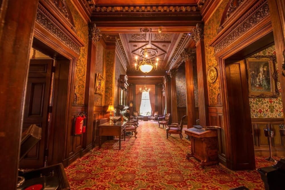 Macdonald Norwood Hall Hotel 4