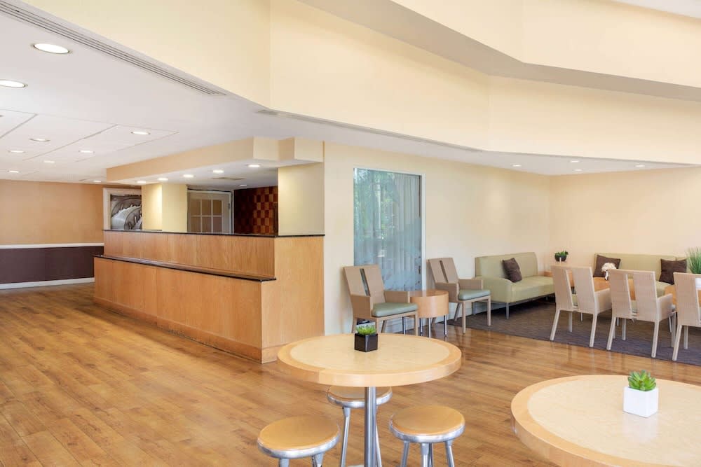 La Quinta by Wyndham Sarasota Downtown 3