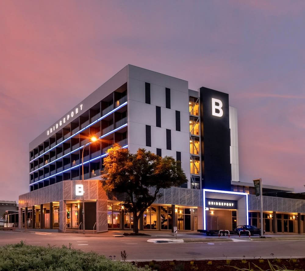 Bridgeport Hotel 1