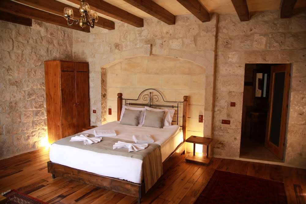 Sarnich Cave Suites 3