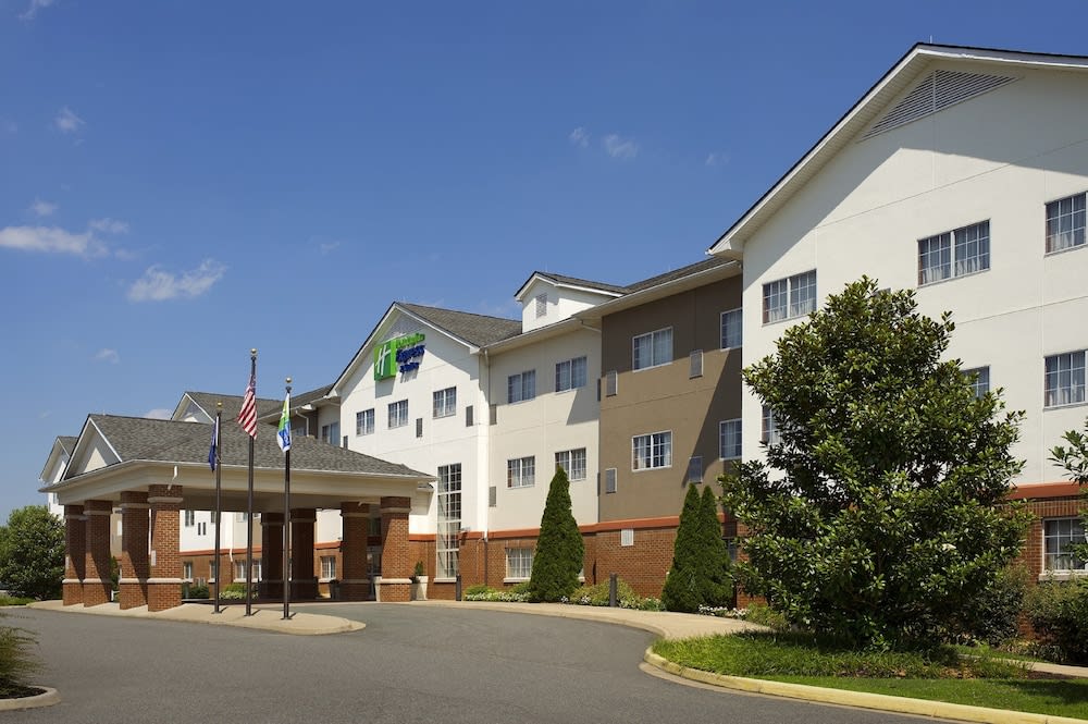 Holiday Inn Express & Suites Charlottesville - Ruckersville, an IHG Hotel 1