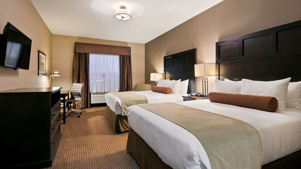Best Western Plus Okotoks Inn & Suites 1