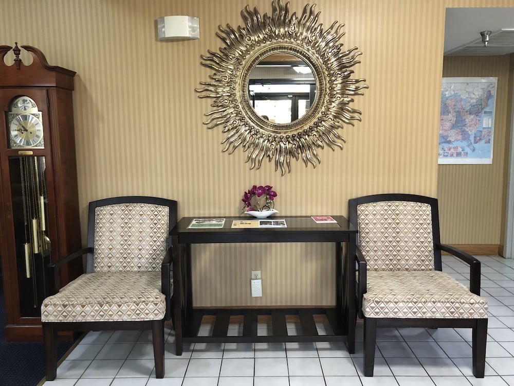 Super 8 by Wyndham Franklin Hwy 31 2