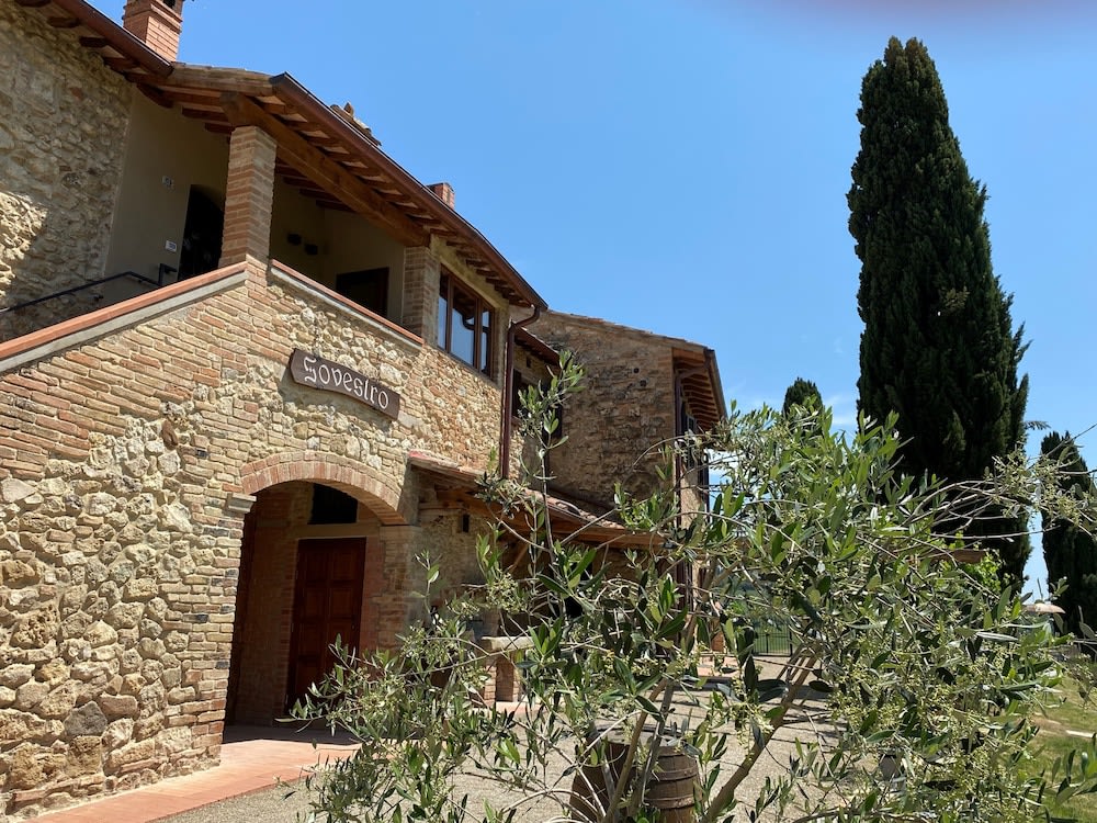 Tenuta Sovestro - Agriturismo e winery 1
