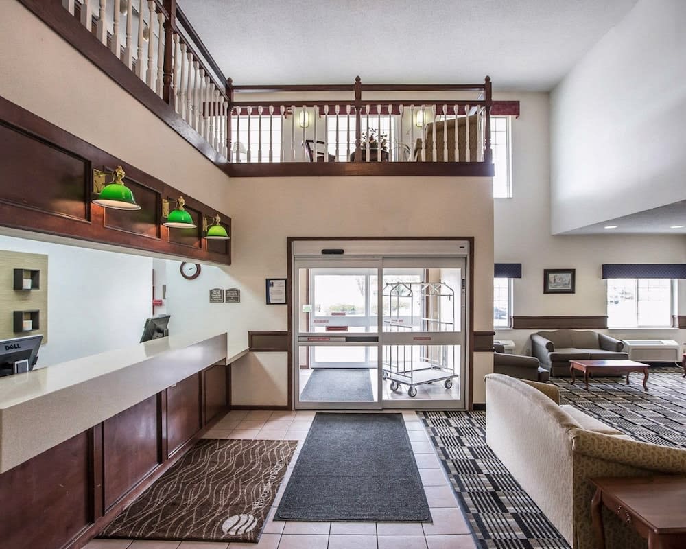 Quality Inn & Suites Dixon near I-88 2