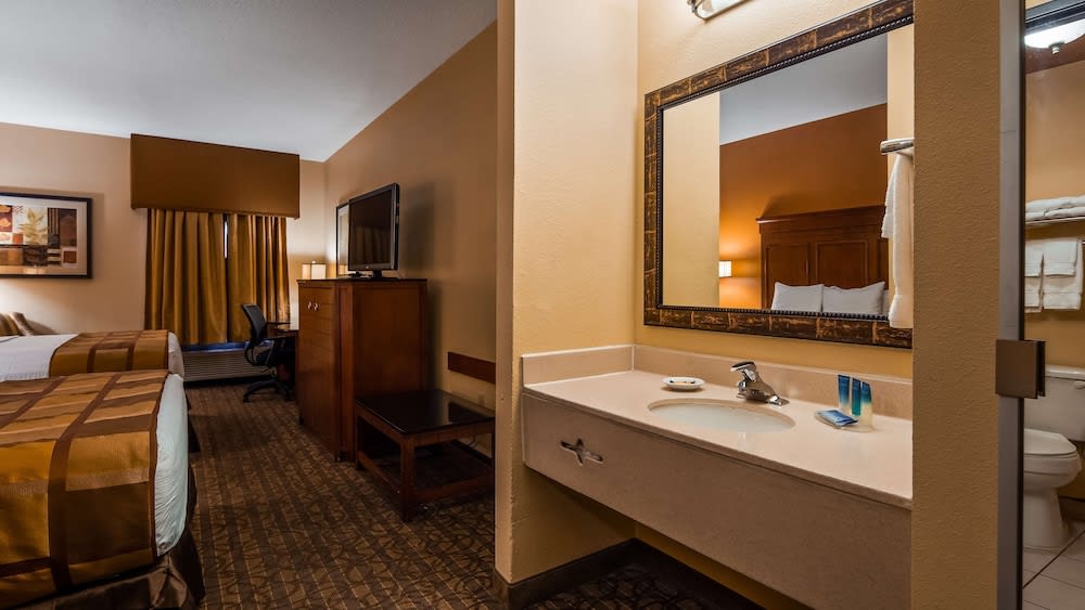 Best Western Plus Midwest Inn & Suites 4