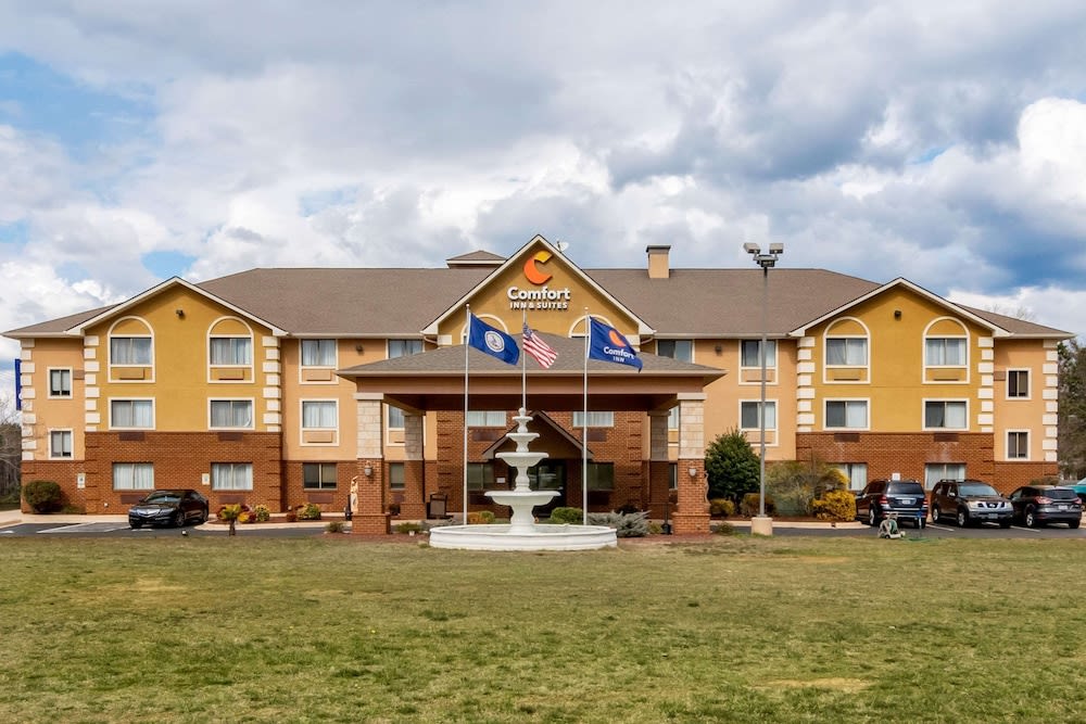 Comfort Inn & Suites South Hill I-85 1