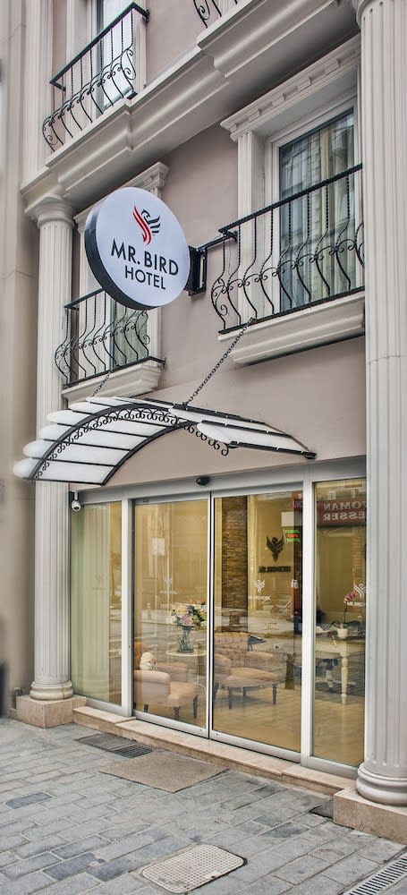 Mr. Bird Hotel 1