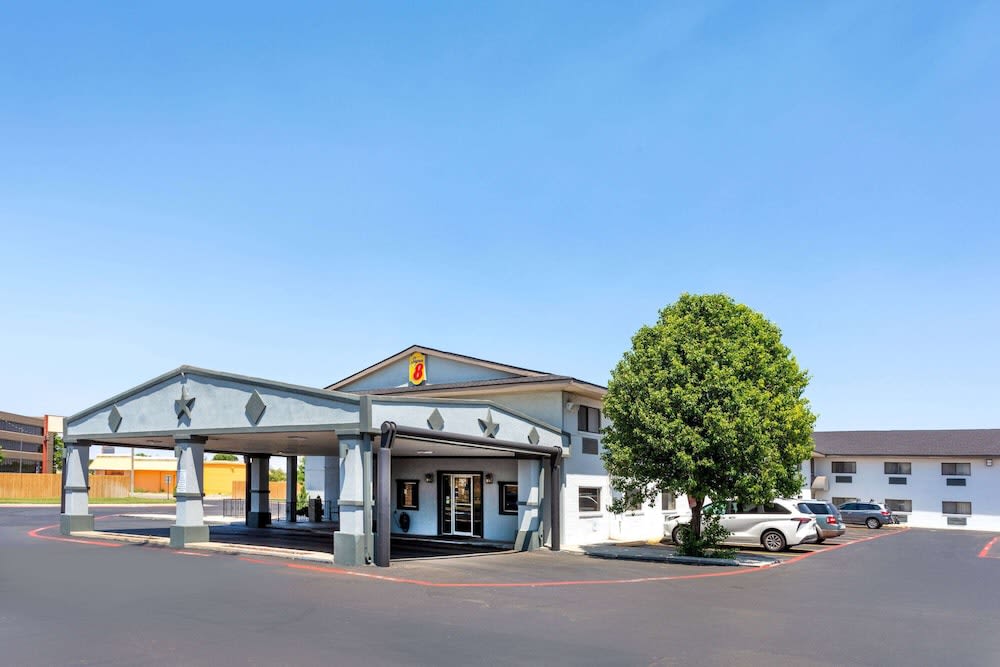 Super 8 by Wyndham Amarillo Central TX 1