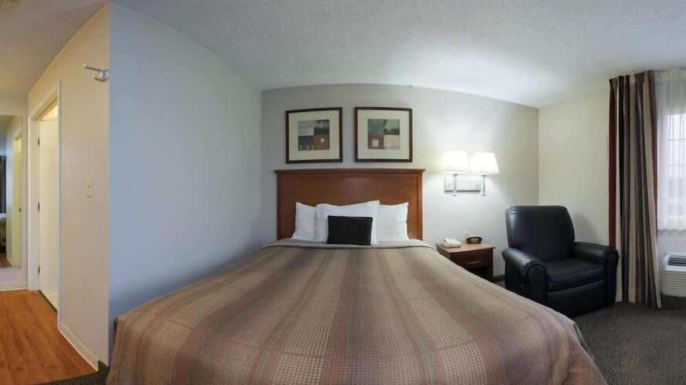 Candlewood Suites ROCKFORD by IHG 2