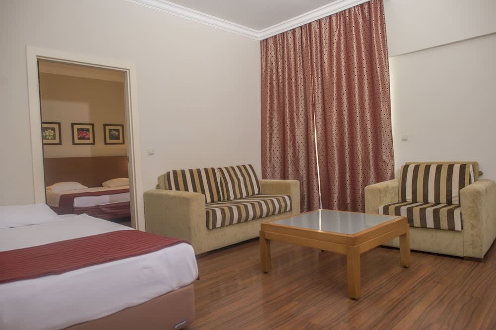 Queen's Park Le Jardin 5