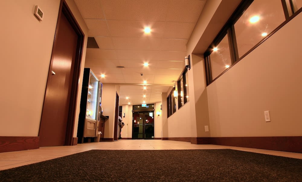 Super 8 by Wyndham Kelowna BC 3