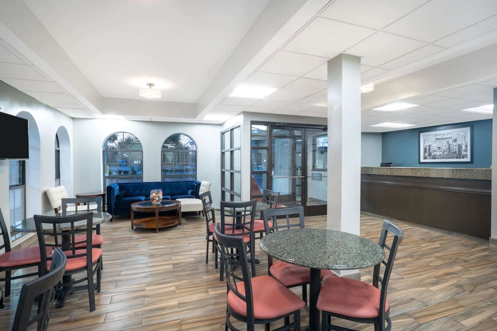 Super 8 by Wyndham Murfreesboro 2