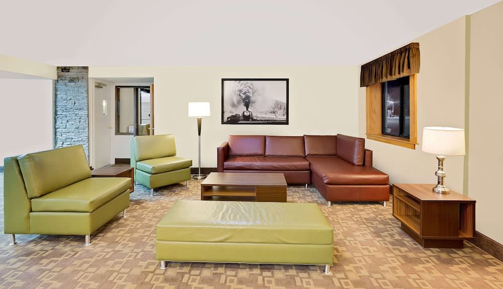 Super 8 by Wyndham St. James 2