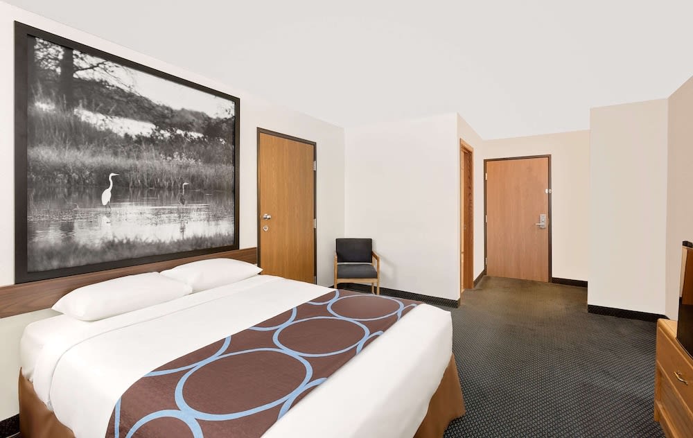 Super 8 by Wyndham St. James 3