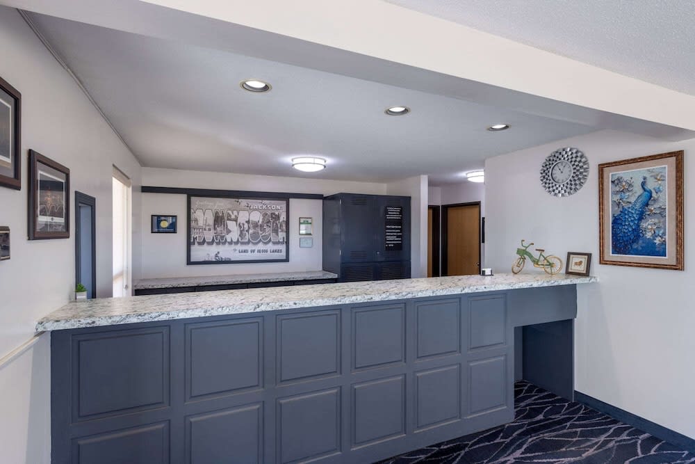 Super 8 by Wyndham Jackson MN 4