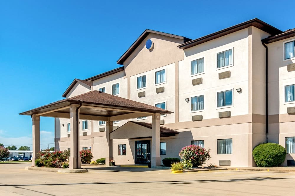 Quality Inn & Suites Salem near I-57 1