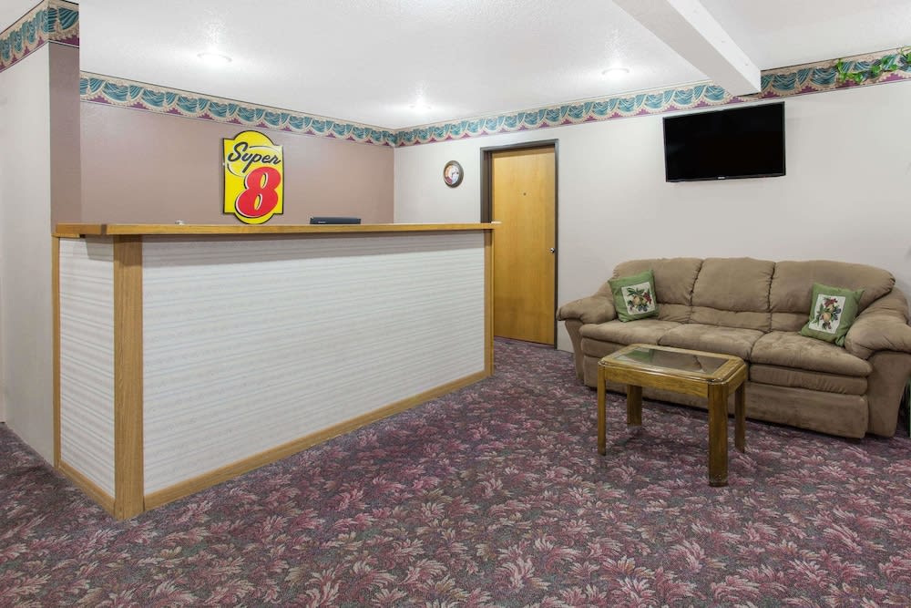Super 8 by Wyndham Austin MN 2